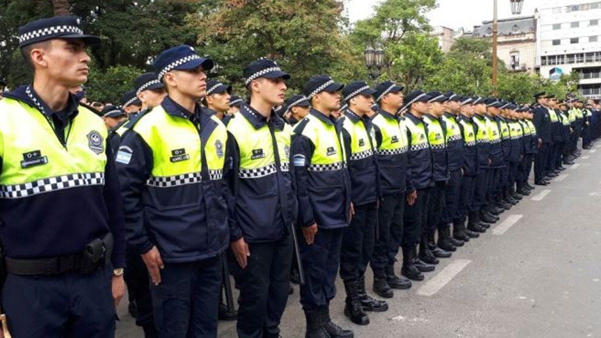 Unos nueve policías se convirtieron en licenciados en Seguridad Ciudadana