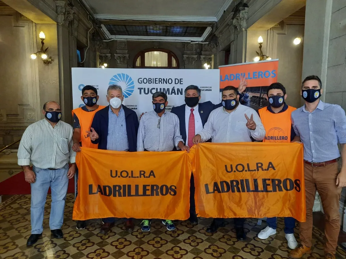 Buscan formalizar la actividad de los ladrilleros en Tucumán.