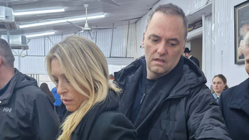 A Manuel Adorni le prohibieron salir del país
