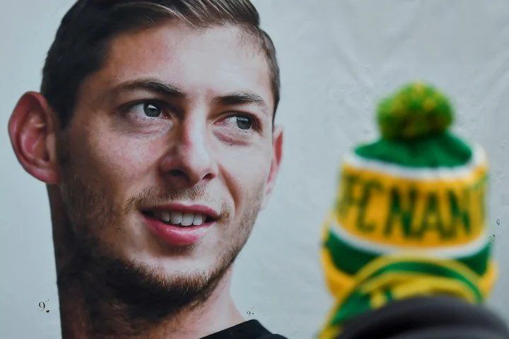 Emiliano Sala y el piloto fallecieron esa fatídica noche de camino a Gales. Su familia lucha porque haya justicia.