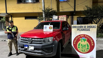 Circulaban en una camioneta con drogas y un arma de fuego