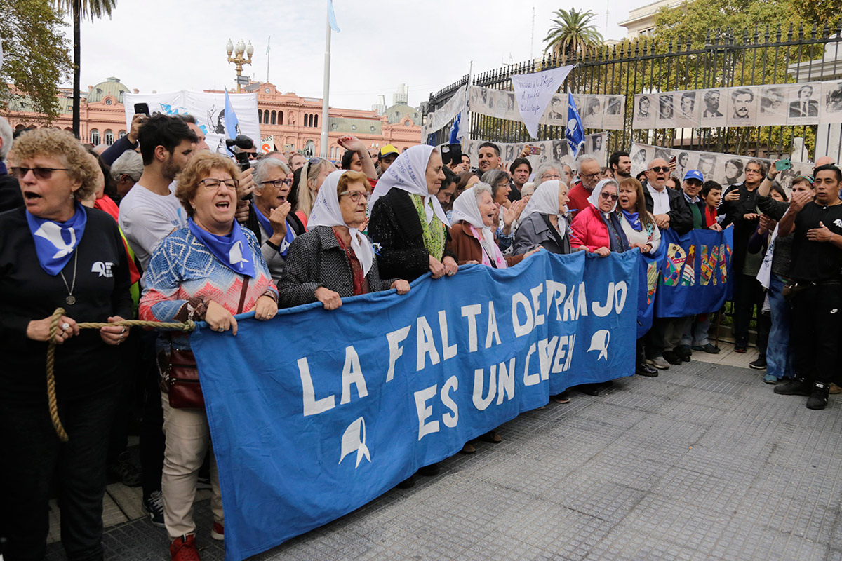 Abuelas de Plaza de Mayo celebran sus primeros 45 años de vida