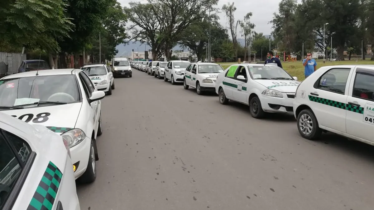 Para Taxistas de Yerba Buena UBER es competencia desleal