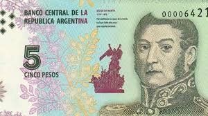 Los billetes de cinco pesos sufrieron una nueva fecha de aceptación en las entidades financieras.