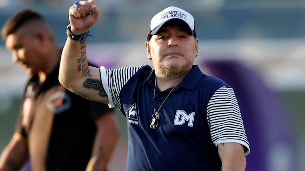 Los doctores de Maradona analizan darle el alta médica