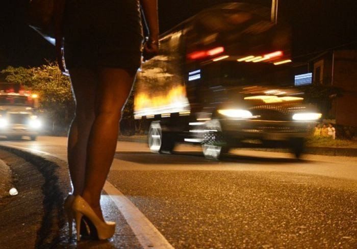 Detuvieron a un violador serial que contrataba prostitutas en la calle para atacarlas