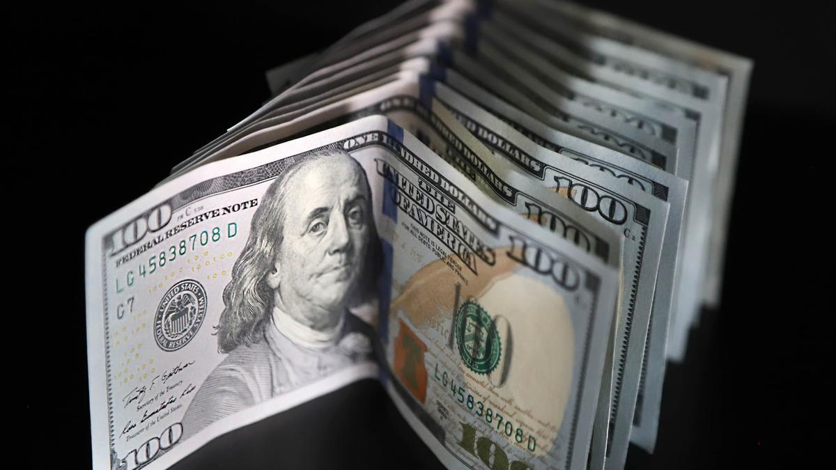 El dólar blue sigue escalando y hoy cerró a $843