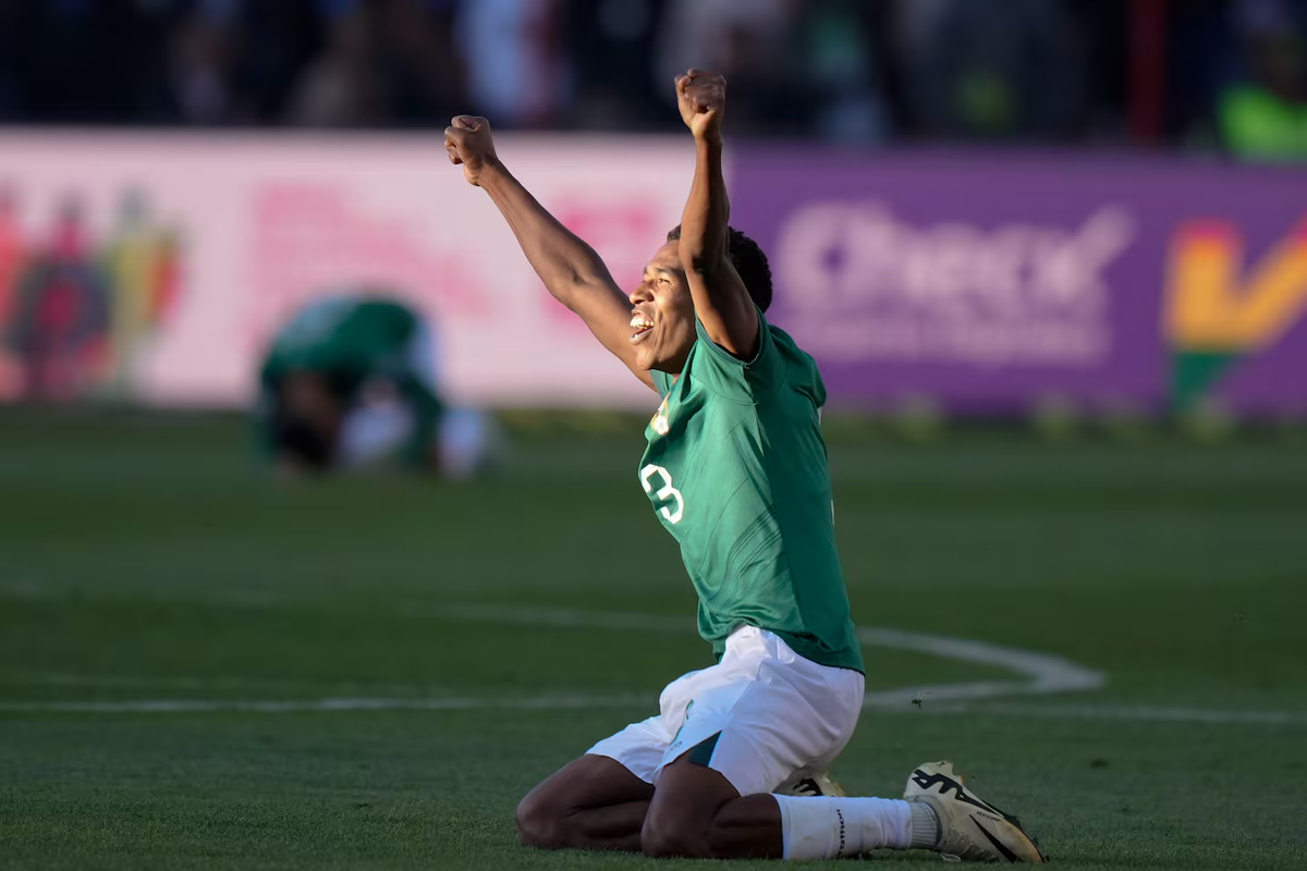 Diego Medina, de la selección de Bolivia, festeja la victoria ante Colombia (Foto: TN)