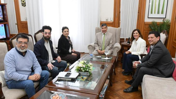 Acevedo recibió a los organizadores de la Bienal de Fotografía Documental