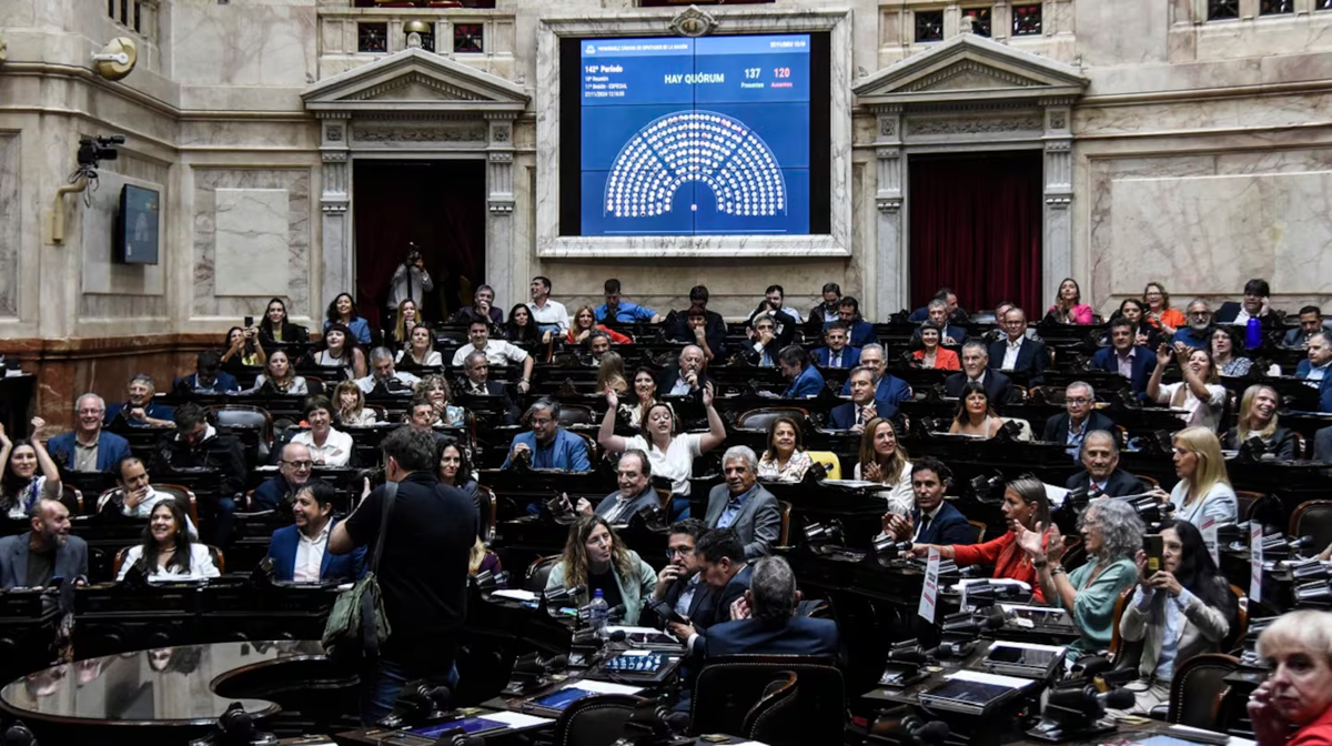 El Gobierno se prepara para llamar a sesiones extraordinarias mientras define el temario y vuelve a negociar con los distintos bloques. (Foto: TN)