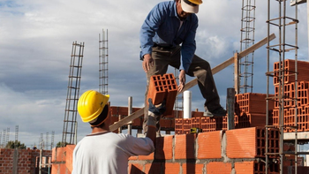 La construcción cayó 4,1% mensual en junio