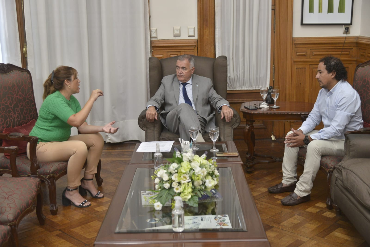 El Gobernador Osvaldo Jaldo recibi&oacute; en su despacho a la diputada Mabel Carrizo.