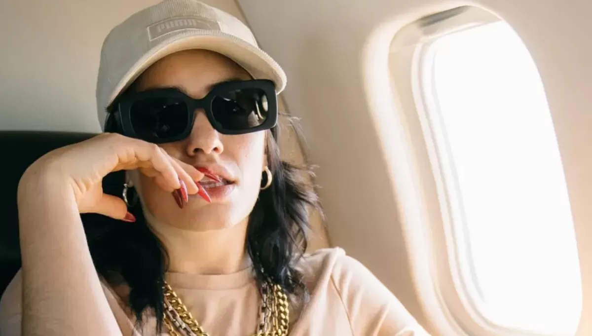 Furor en Qatar por la llegada de Lali Espósito.