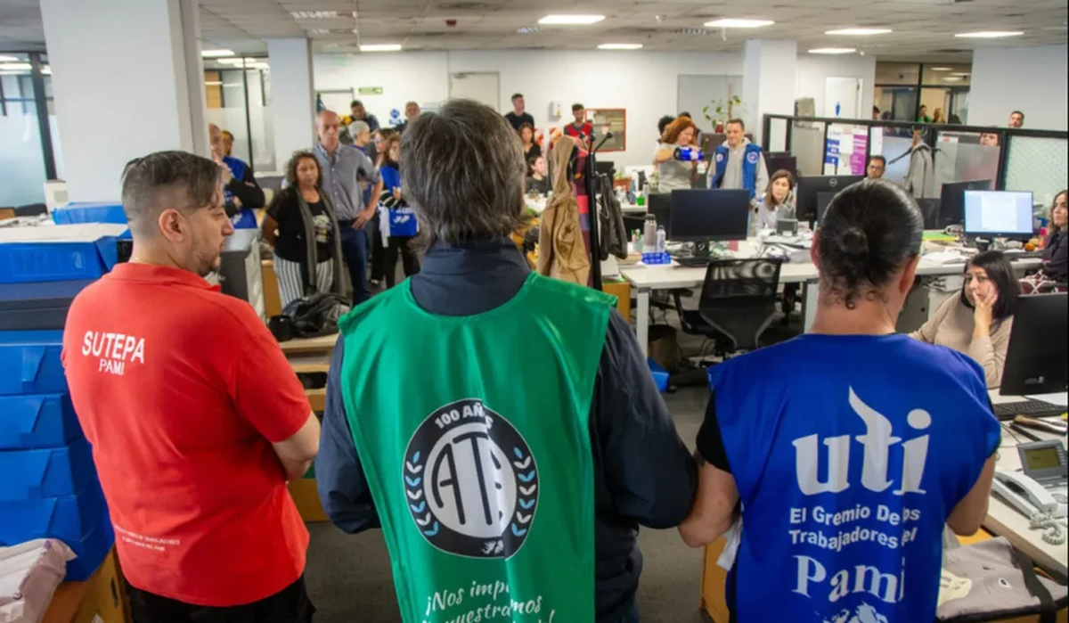 Trabajadores de PAMI profundizan medidas por oferta salarial irrisoria Trabajadores de PAMI profundizan medidas por oferta salarial irrisoria