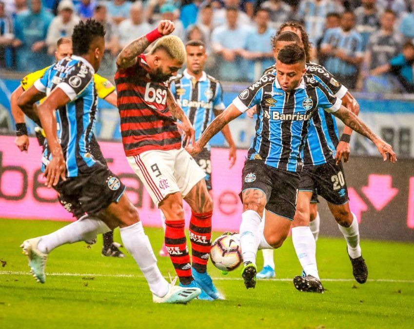 Flamengo y Gremio definen el otro finalista 