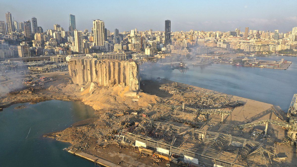 La explosión en el puerto de Beirut conmocionó al mundo. Foto AP / Hussein Malla