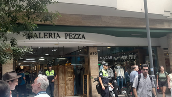 Se descompensó un hombre en una galería del microcentro tucumano