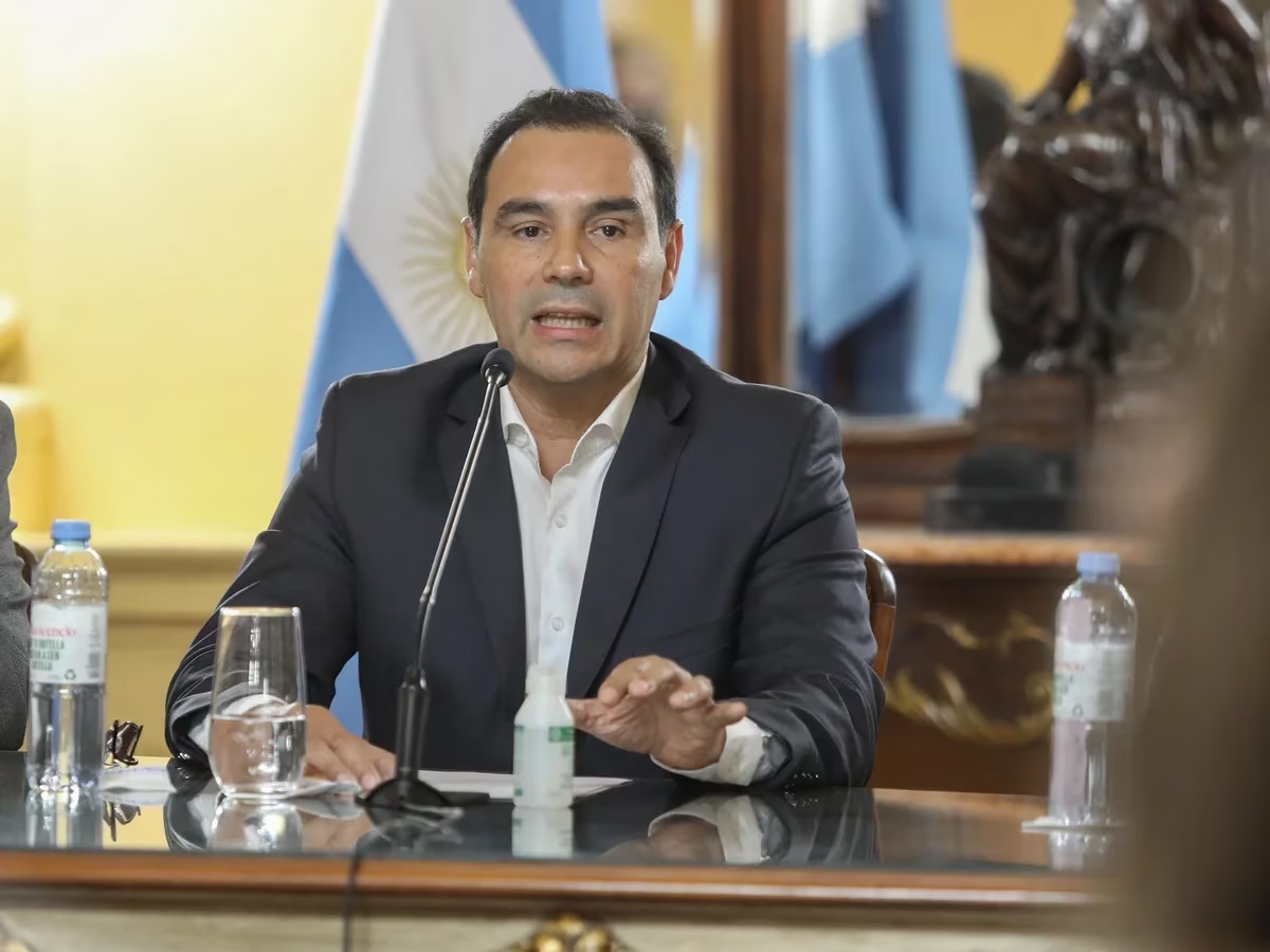 Susto para el gobernador de Corrientes: Su avión tuvo una emergencia