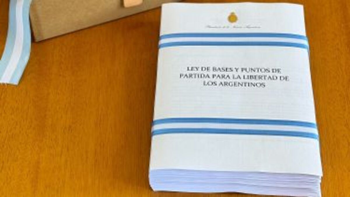 El Gobierno nacional presentó el borrador final de la Ley Bases