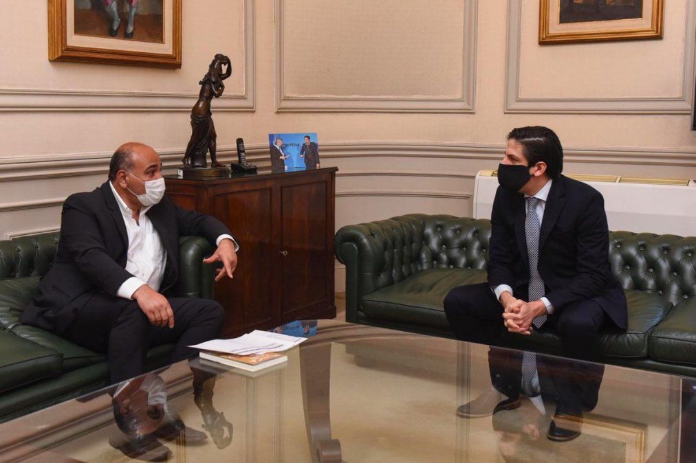 Trotta en Tucumán: reunión con Manzur y entrega de netbooks
