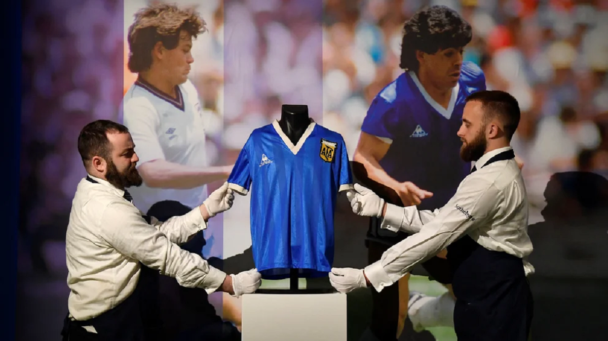 Subastaron la camiseta que Maradona usó ante Inglaterra