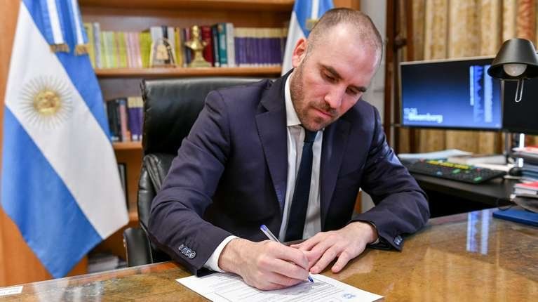 Guzmán presentó el proyecto de Presupuesto 2022 que se debatirá en el Congreso.