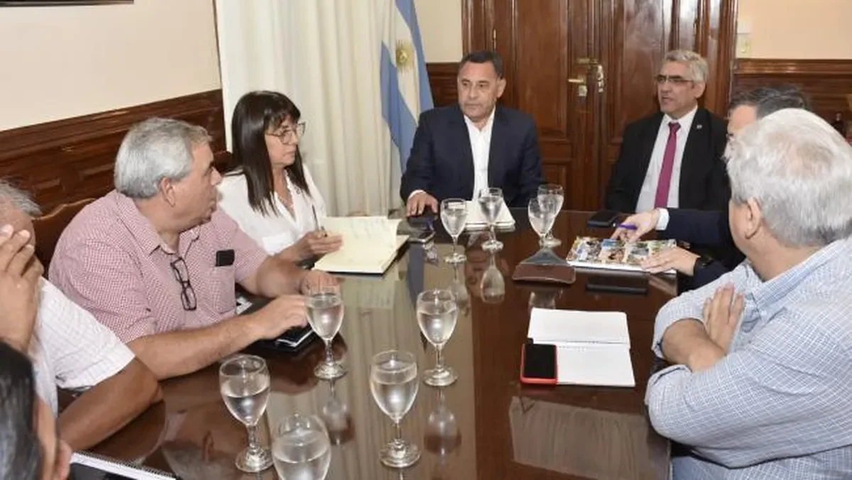 El Gobierno retoma las negociaciones salariales con los gremios El Gobierno retoma las negociaciones salariales con los gremios