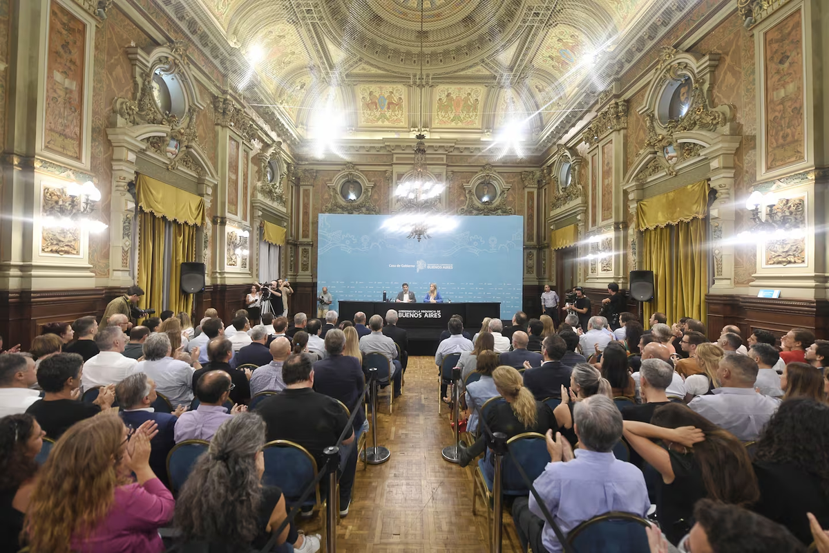 Kicillof estuvo acompañado por dirigentes de distintos sectores del peronismo. (Foto: TN) Kicillof estuvo acompañado por dirigentes de distintos sectores del peronismo. (Foto: TN)