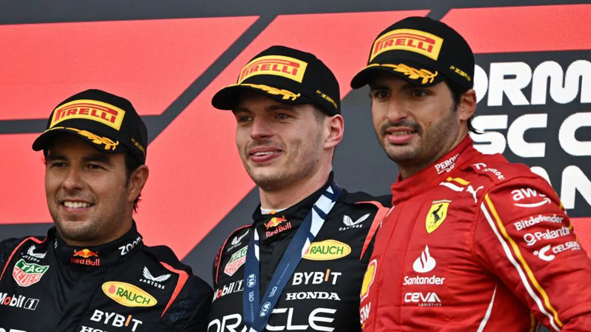Max Versteppen se quedó con el Gran Premio de Susuka y es líder de Fórmula 1, seguido por el mexicano Sergio Perez y el español Carlos Sainz, que ocupó el tercer lugar. (Foto: Puntual)