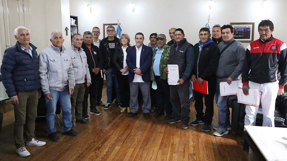Medina Ruiz entregó Certificados Médicos oficiales a Veteranos de Malvinas