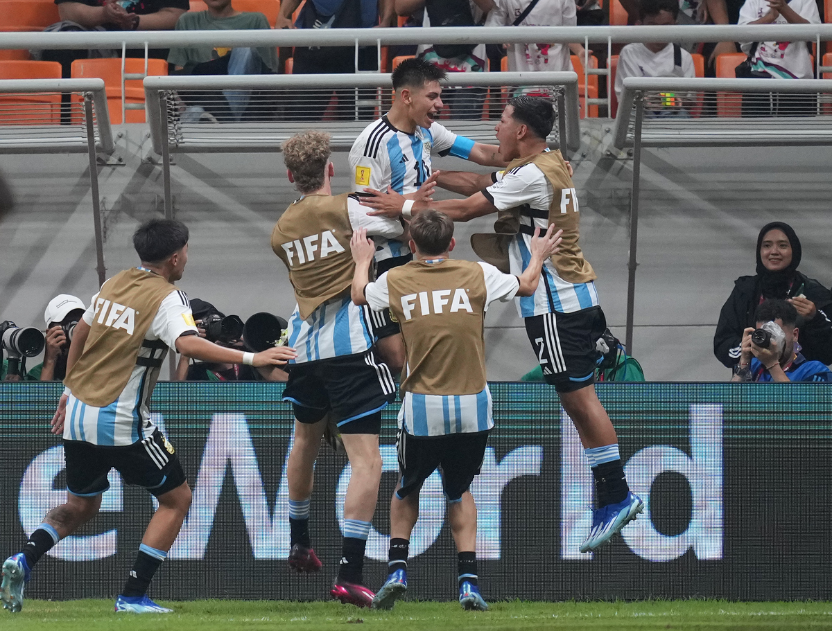 !A semifinales! Argentina goleó a Brasil con hat-trick de Echeverri