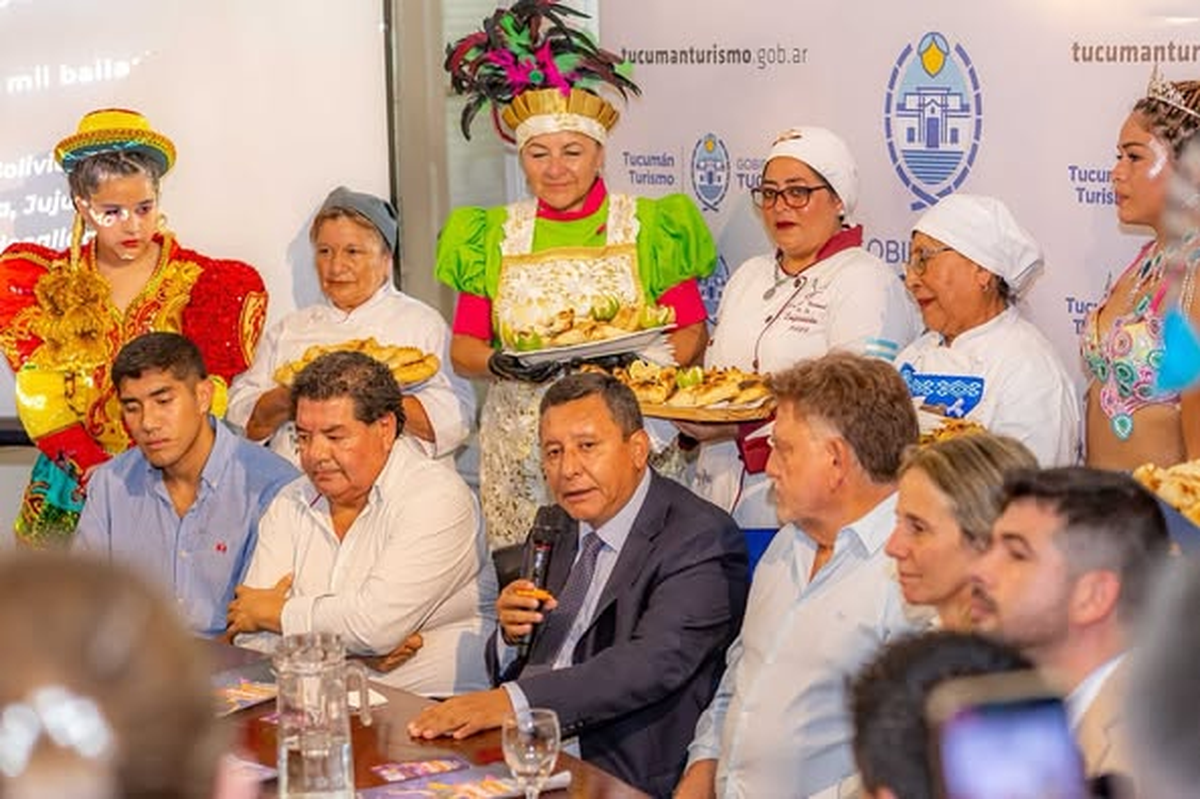 FAMAILLA CELEBRA 30 ANOS DE CORSOS CON UN DESFILE IMPERDIBLE. Foto: Comunicación Institucional del Ente Tucumán Turismo FAMAILLA CELEBRA 30 ANOS DE CORSOS CON UN DESFILE IMPERDIBLE. Foto: Comunicación Institucional del Ente Tucumán Turismo