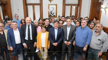 El Gobierno provincial firmó el acuerdo con el Frente de Gremios Estatales