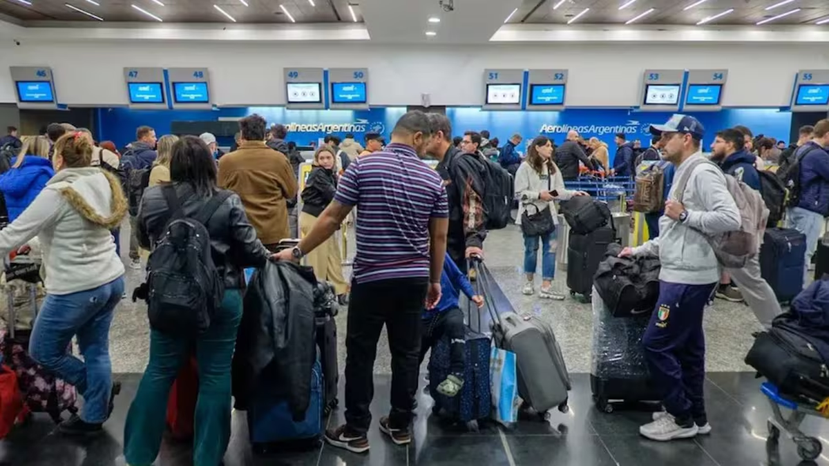 Paro de controladores aéreos: dictaron la conciliación obligatoria