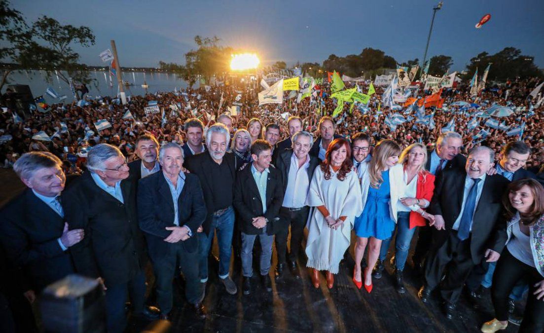 Alberto Fernández y Cristina Kirchner en una celebración del Día de la Lealtad cuando aún eran candidatos.