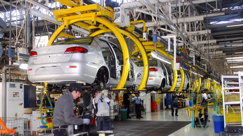 La producción de autos se hundió 18,3% en el primer semestre de 2026
