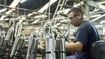 La industria registró una caída interanual de 3,9%
