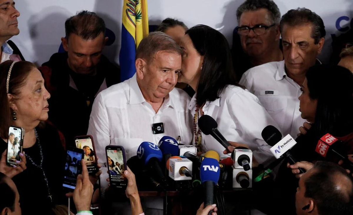 Maria Corina Machado y el candidato opositor Edmundo Gonz&aacute;lez se pronunciaron tras los resultados de este domingo. (Foto: Infobae)