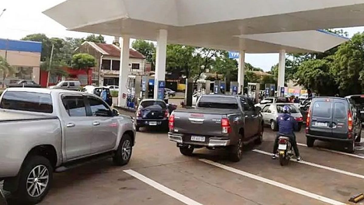 Vehículos extranjeros podrán cargar gasoil a $240 el litro