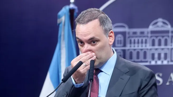 Piden la detención de Manuel Adorni por 