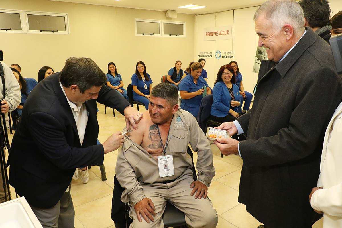 Tucumán avanza en la vacunación contra el dengue. 