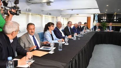 Manzur y Jaldo están reunidos con Massa y gobernadores oficialistas