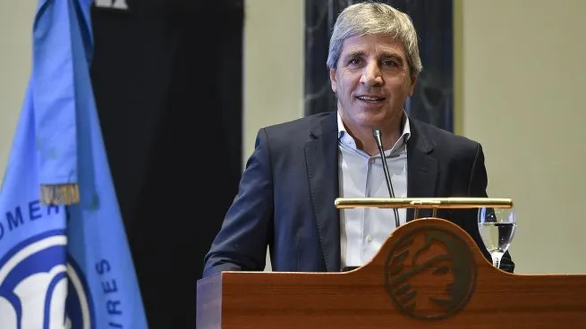 Caputo confirmó la eliminación de retenciones, que beneficiará a 3.580 empresas. Foto: ámbito  