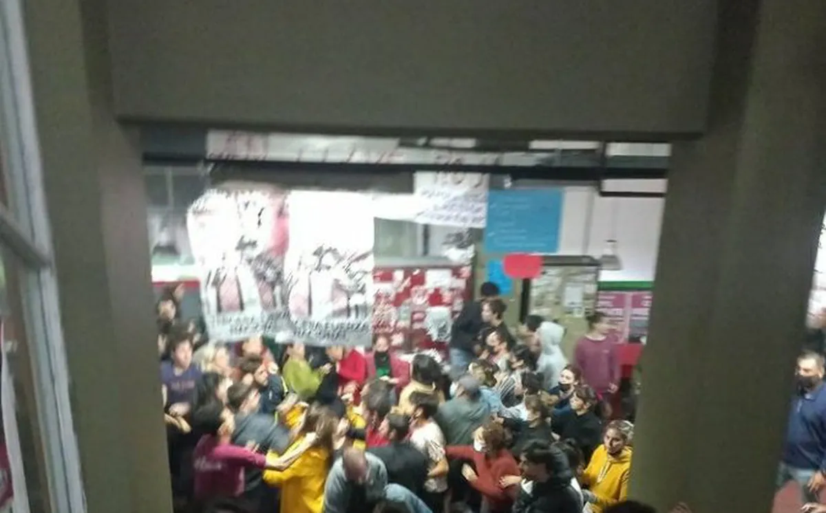 UBA: Tras la batalla campal entre estudiantes, suspendieron las clases