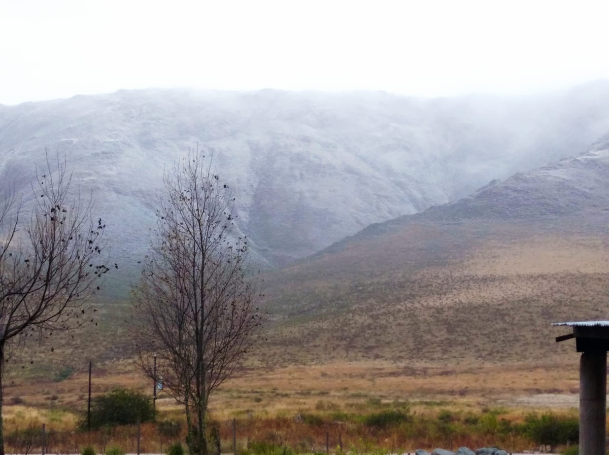 Los cerros tucumanos nos regalan un blanco impoluto en este lunes frío