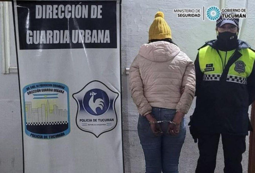 La mujer fue detenida por el efectivo policial