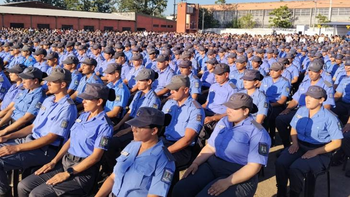 Egresaron 1.008 agentes transitorios y los cadetes finalizaron su primer año