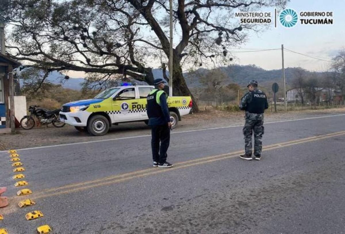 Los controles policiales en distintos puntos de la provincia se corresponden con el Operativo Vacaciones de Invierno 2022 que busca reforzar la seguridad y la presencia policial en Tucumán. 