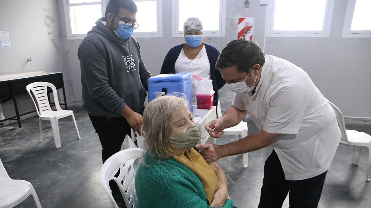 Medina Ruiz dijo que es fundamental completar el esquema de vacunación