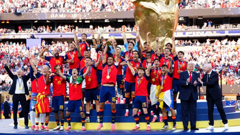 España celebra su segunda estrella: la prensa la consagra como una selección histórica